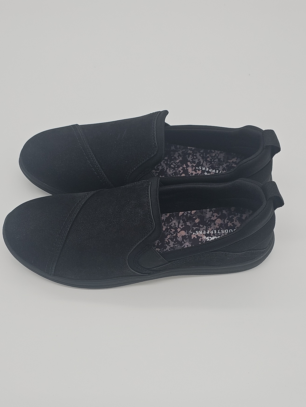 Clarks Women's Black Loafers - Picture 2 of 7